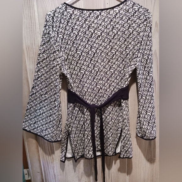 NY & CO. 3/4 Bell sleeve tunic top black and white Size Medium - Picture 2 of 4